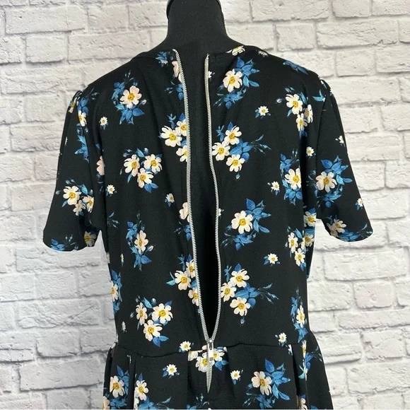 LulaRoe Black Floral Fit and Flare Short Sleeve Dress Size 3XL - Picture 8 of 11